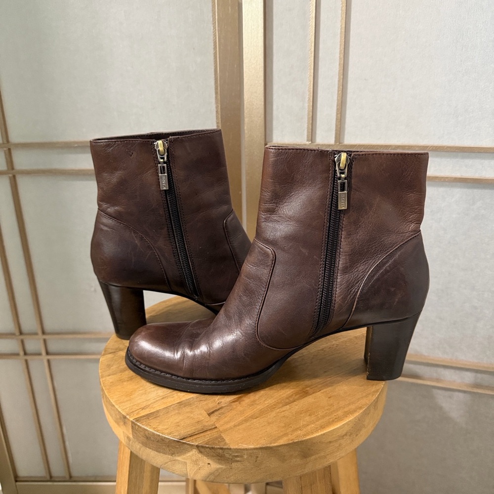 Nickels soft leather boot in a rich coffee brown color, size 9 - Picture 5 of 10